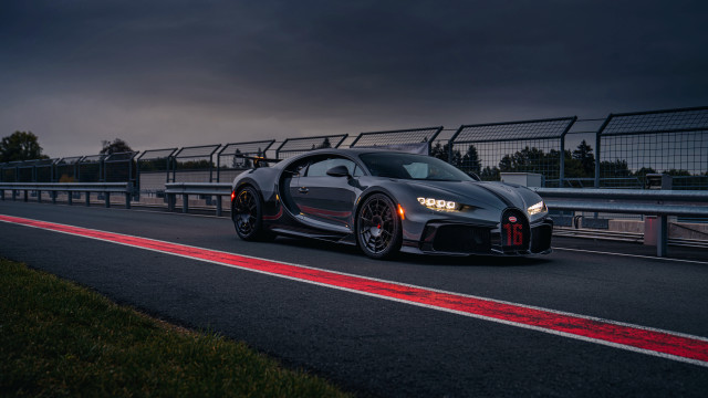 Bugatti night tiltshift 4kuhd city free wallpaper for desktop - medium preview image
