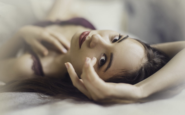 Woman laying on bed blurry free wallpaper for desktop - medium preview image