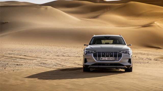 Silver car desert sand dunes free wallpaper for desktop - medium preview image