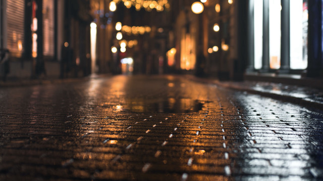 Wet street night cityscape bridge free wallpaper for desktop - medium preview image