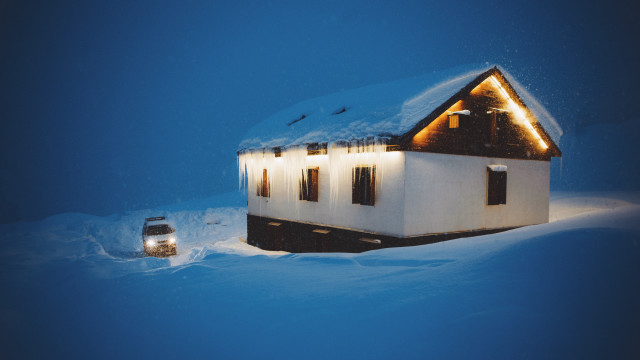 House car snow night windows free wallpaper for desktop - medium preview image