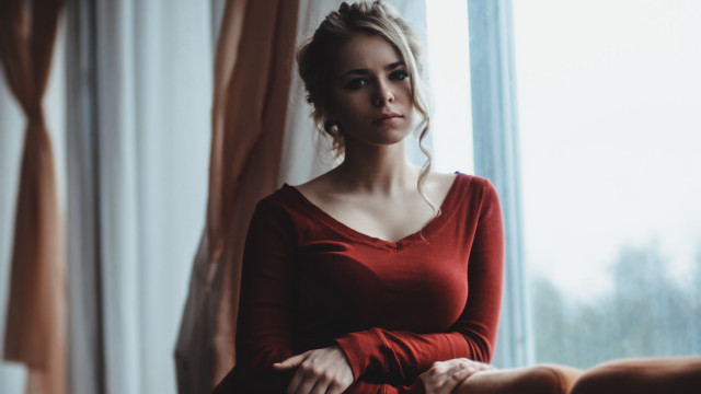 Woman couch window portrait blurry #2 free wallpaper for desktop - medium preview image