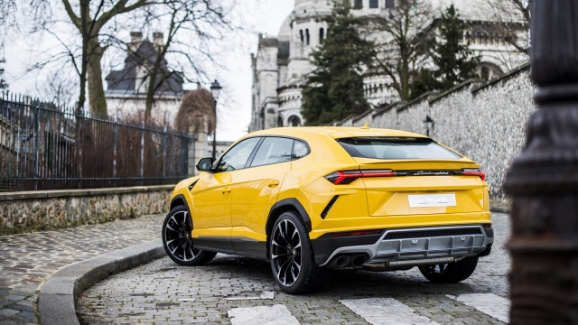 Yellow lamb suv cobblestone castle free wallpaper for desktop - medium preview image