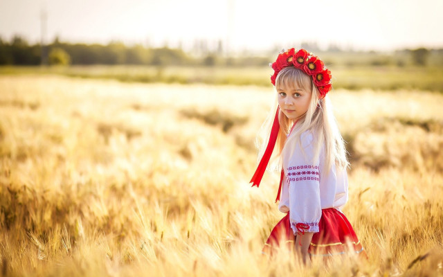 Little girl red flower crown free wallpaper for desktop - medium preview image