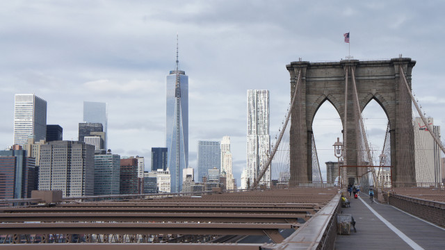Bridge cityscape people skyline ruins free wallpaper for desktop - medium preview image