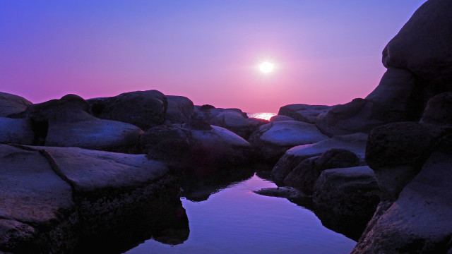 Sunset rocky beach water formation #3 free wallpaper for desktop - medium preview image