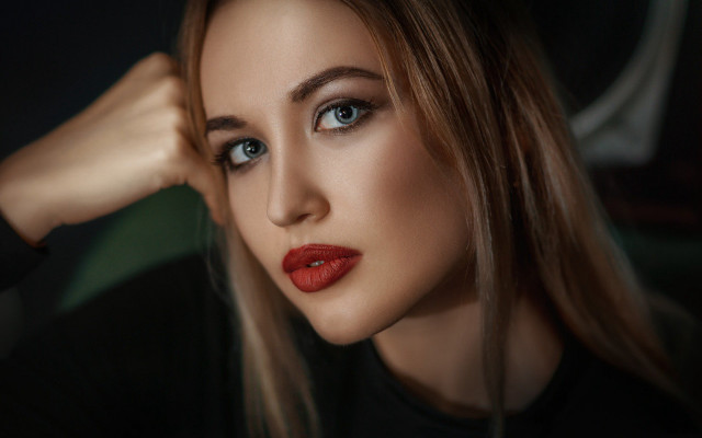 Elina karimova portrait blurry blue free wallpaper for desktop - medium preview image