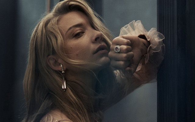 Woman ring door handle blonde free wallpaper for desktop - medium preview image