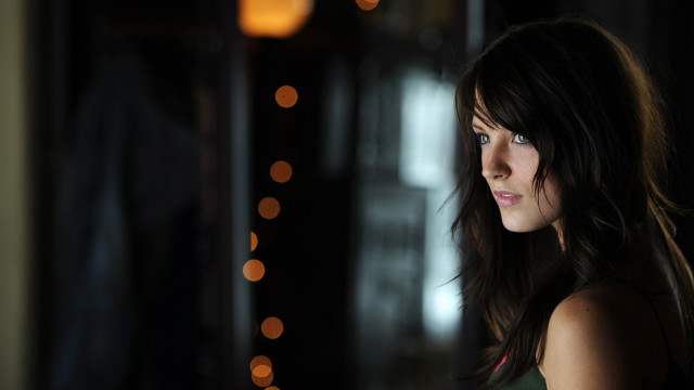 Woman longhair darkroom walllights portrait free wallpaper for desktop - medium preview image