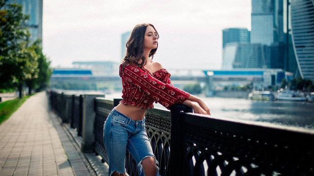 Woman fence water city red free wallpaper for desktop - medium preview image