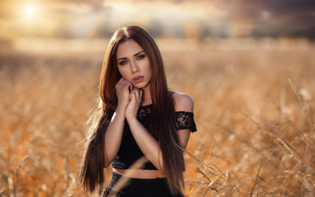 Woman tallgrass portrait blackhair browneyes free wallpaper for desktop - medium preview image