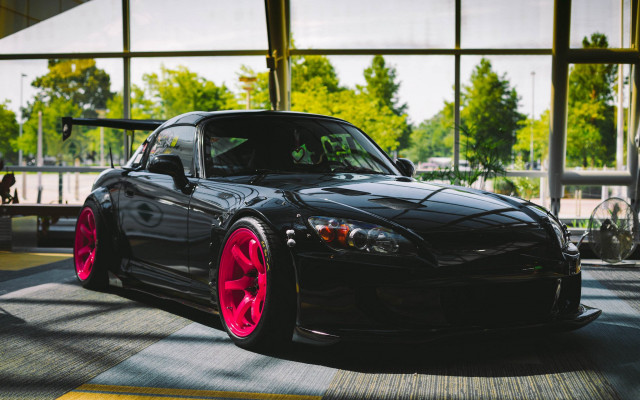 Black car red rims parking free wallpaper for desktop - medium preview image