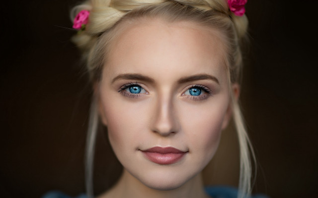 Blue eyes pink flower serious free wallpaper for desktop - medium preview image