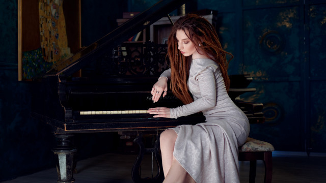 Woman piano elina karimova portrait free wallpaper for desktop - medium preview image