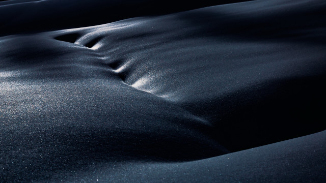 Black sand dune aurora moon free wallpaper for desktop - medium preview image