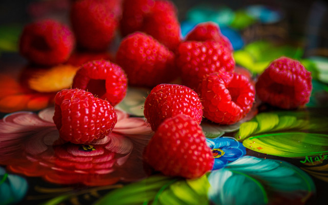 Raspberries flower plate macro photorealism free wallpaper for desktop - medium preview image