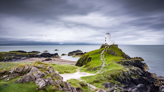 Lighthouse rocky outcrop cloudy day free wallpaper for desktop - medium preview image