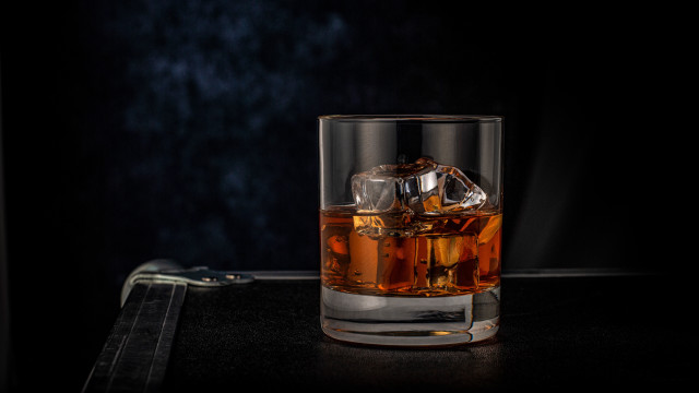 Whiskey glass ice table knife free wallpaper for desktop - medium preview image