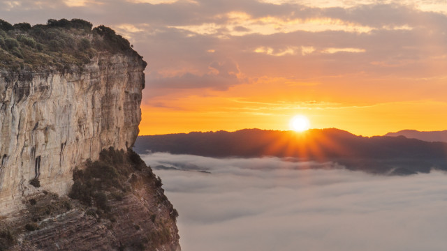 Mountain cliff sunset clouds foreground free wallpaper for desktop - medium preview image