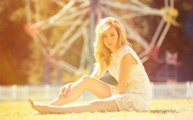 Woman ferriswheel park blonde sunset free wallpaper for desktop - medium preview image