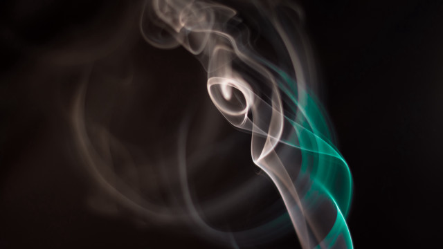 Smokey green white swirl illusion free wallpaper for desktop - medium preview image