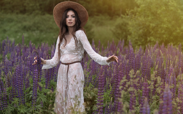 Woman dress hat field flower free wallpaper for desktop - medium preview image