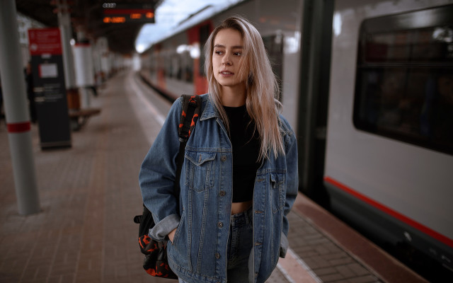 Train station blonde woman portrait free wallpaper for desktop - medium preview image