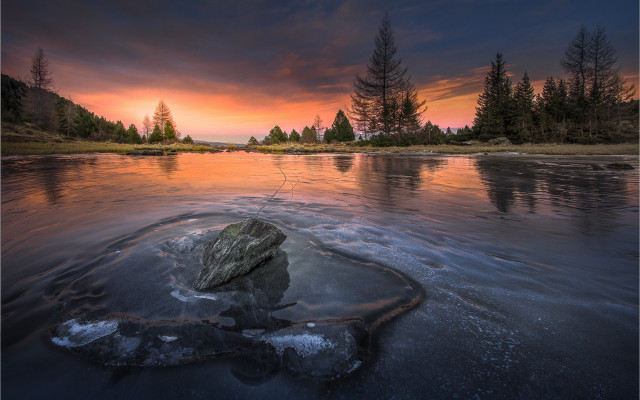 Lake rock sunset trees reflection free wallpaper for desktop - medium preview image