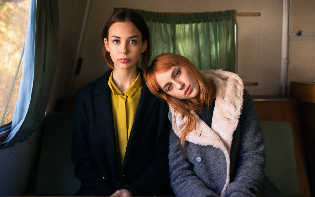 Train scene two women fur free wallpaper for desktop - medium preview image