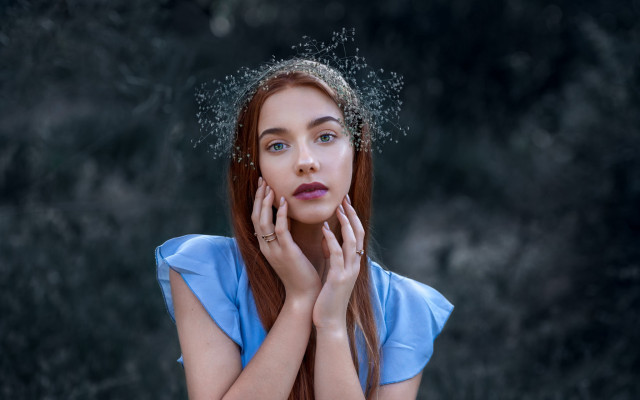 Woman crown portrait jewelry blurry free wallpaper for desktop - medium preview image