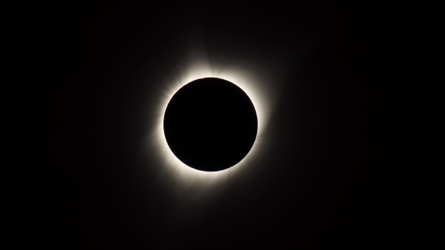 Solar eclipse sky dark background free wallpaper for desktop - medium preview image