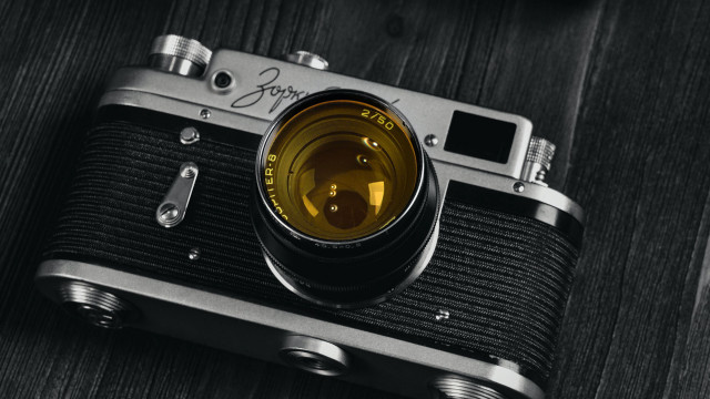 Camera lens table pen pencil free wallpaper for desktop - medium preview image