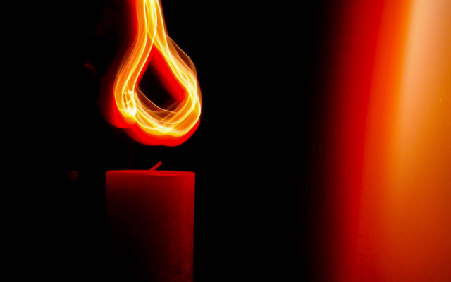 Candle flame red light dark free wallpaper for desktop - medium preview image