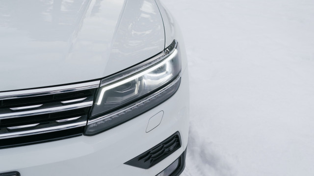 White car snow headlights black free wallpaper for desktop - medium preview image