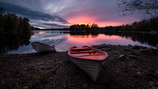 Lake sunset boats cloudy sky free wallpaper for desktop - medium preview image