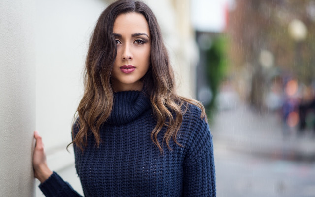 Beatrice huntington portrait asian blue free wallpaper for desktop - medium preview image