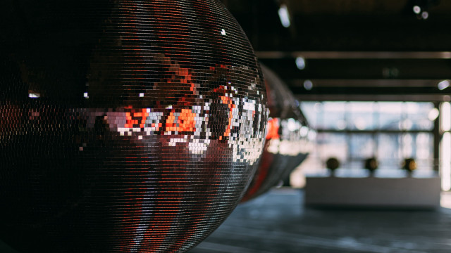 Large mirror ball building people free wallpaper for desktop - medium preview image