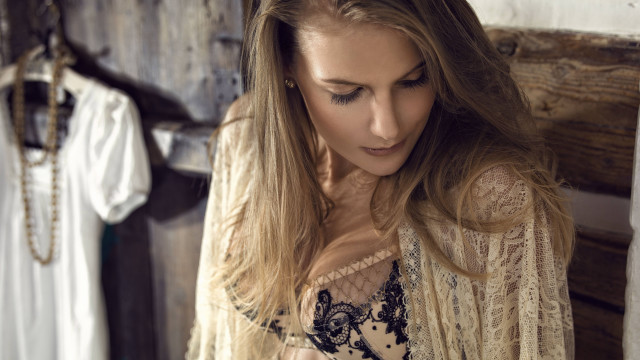 Woman dress rococo blonde lace free wallpaper for desktop - medium preview image