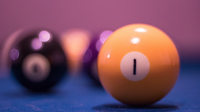 Poolball front pooltable cue shift free wallpaper for desktop - medium preview image