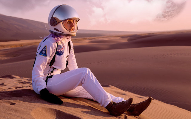 Desert man white suit helmet free wallpaper for desktop - medium preview image