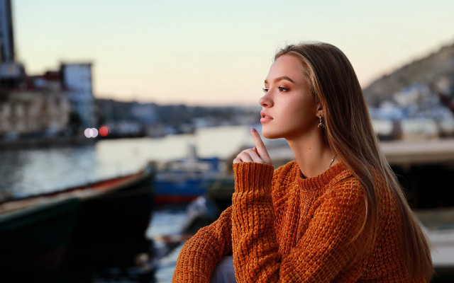 Woman boat looking up background free wallpaper for desktop - medium preview image