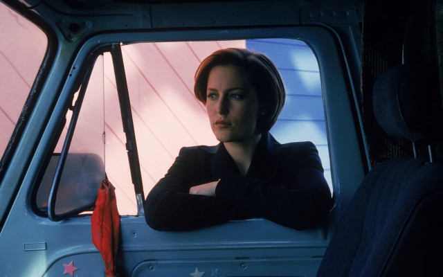 Woman truck driver street red free wallpaper for desktop - medium preview image