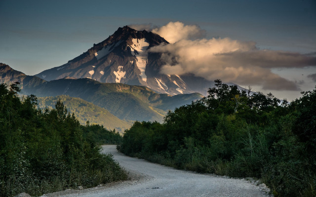 Dirt road mountain clouds trees free wallpaper for desktop - medium preview image