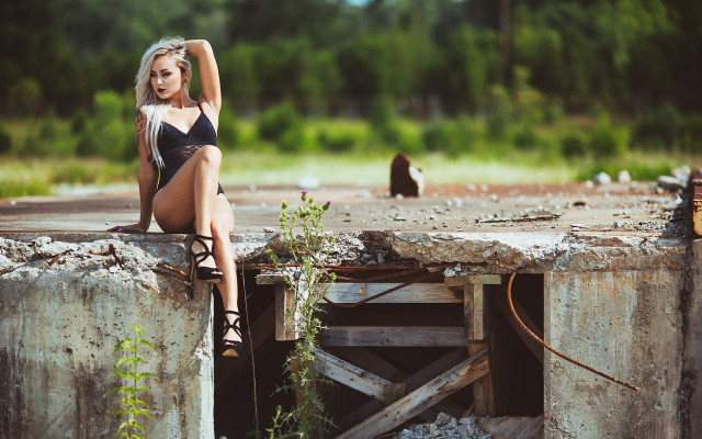 Woman black bathing suit sitting free wallpaper for desktop - medium preview image