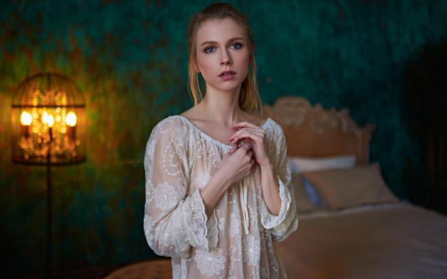 Woman bed green wall lamp free wallpaper for desktop - medium preview image