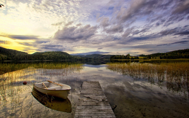 Docked boat lake mountain sunset free wallpaper for desktop - medium preview image