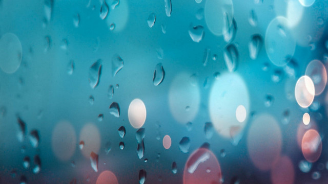 Rainy window blurry bubble underwater free wallpaper for desktop - medium preview image
