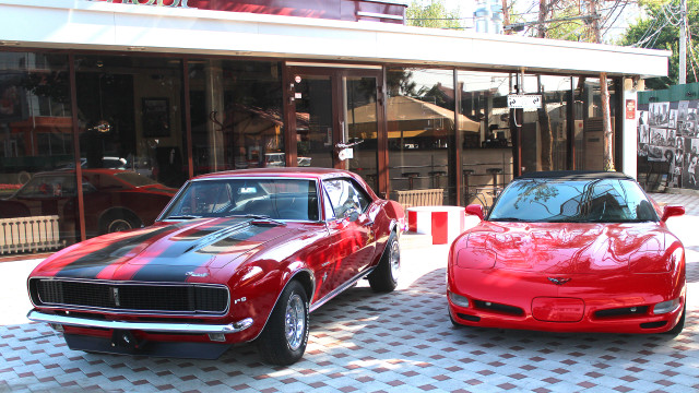 Red black cars building street free wallpaper for desktop - medium preview image