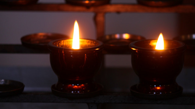 Candles bowl table background blurry free wallpaper for desktop - medium preview image