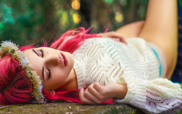 Red hair woman sitting outdoors free wallpaper for desktop - medium preview image